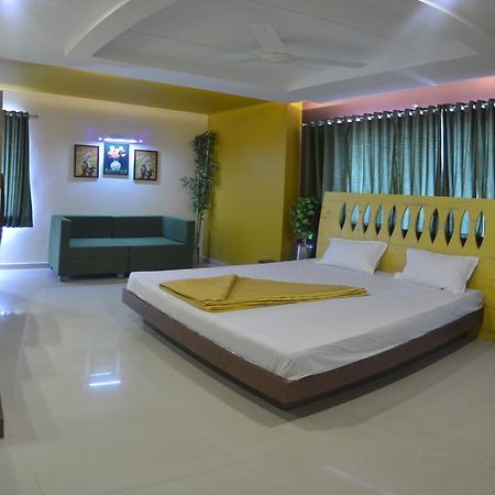Hotel Barcelona Exotica أحمد أباد المظهر الخارجي الصورة