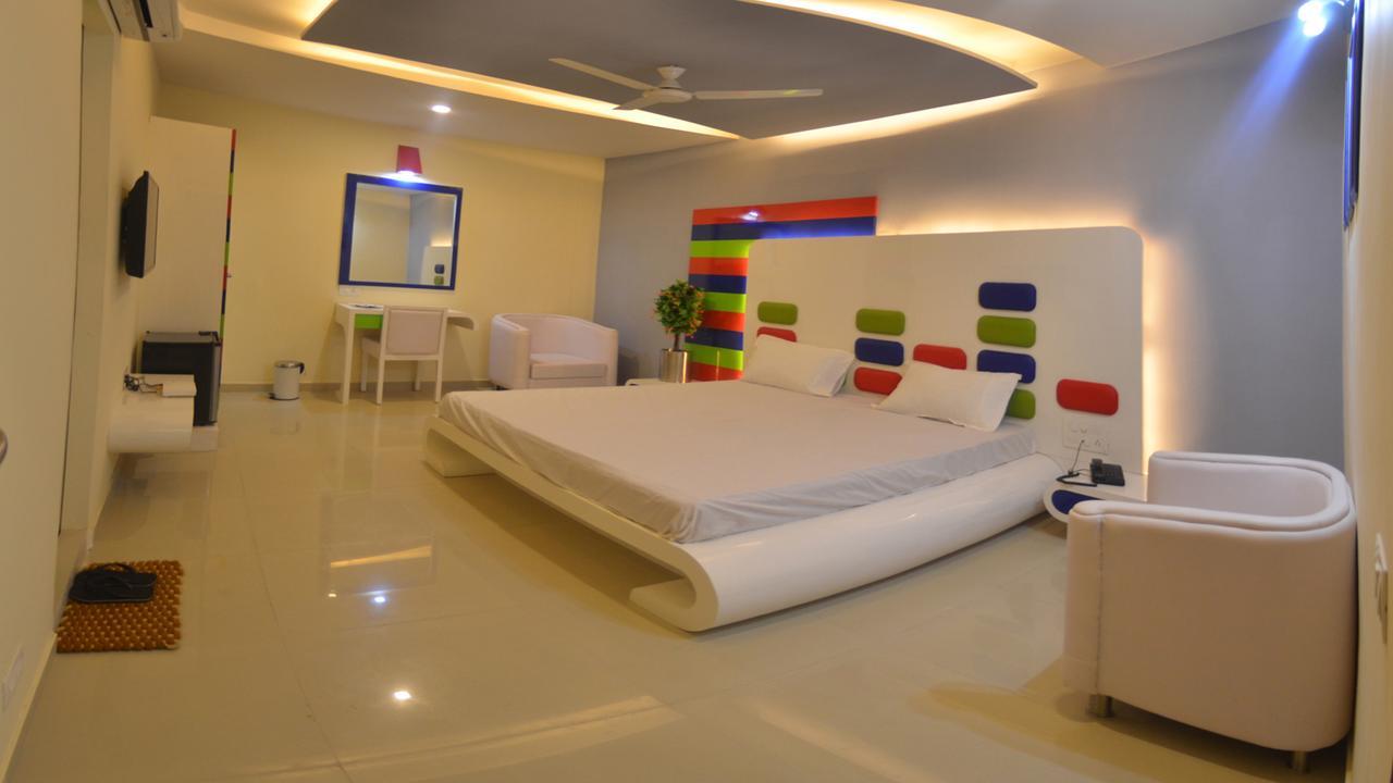 Hotel Barcelona Exotica أحمد أباد المظهر الخارجي الصورة