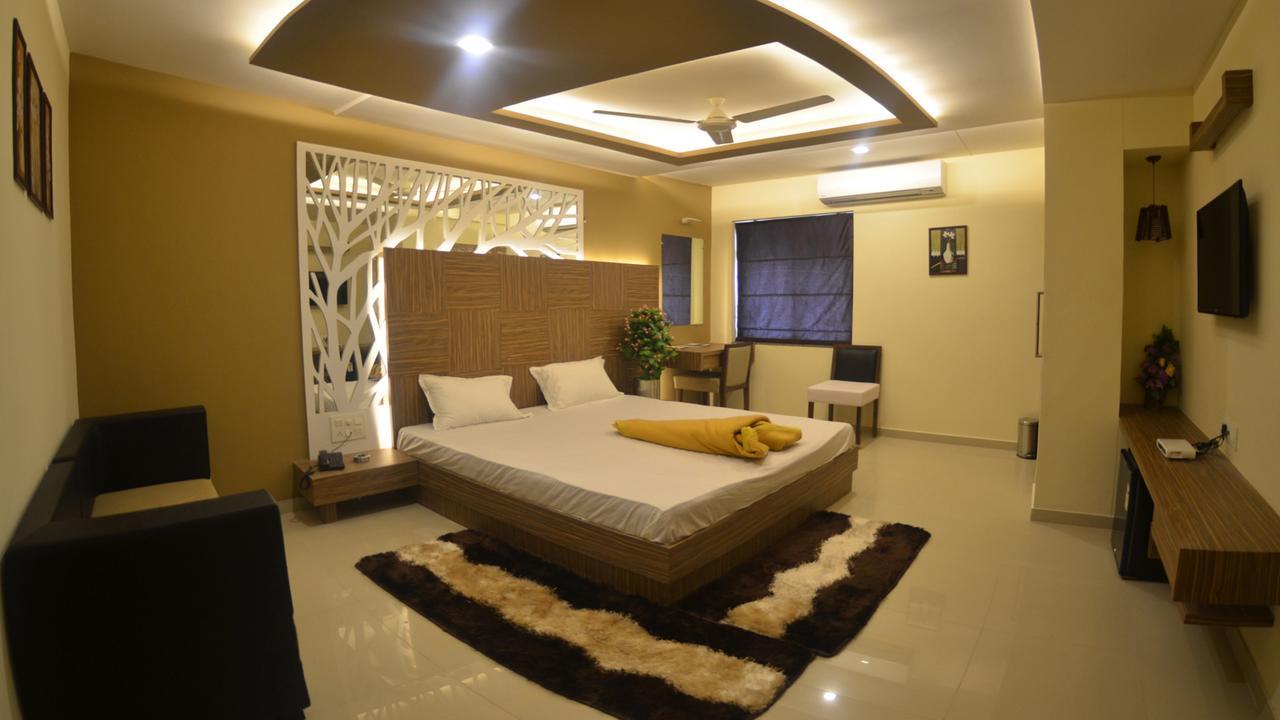Hotel Barcelona Exotica أحمد أباد المظهر الخارجي الصورة